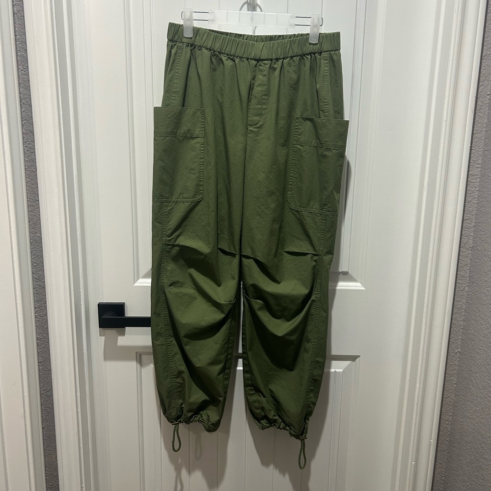 Olive Green Cargo Pants with Relaxed Fit and Utilitarian Style